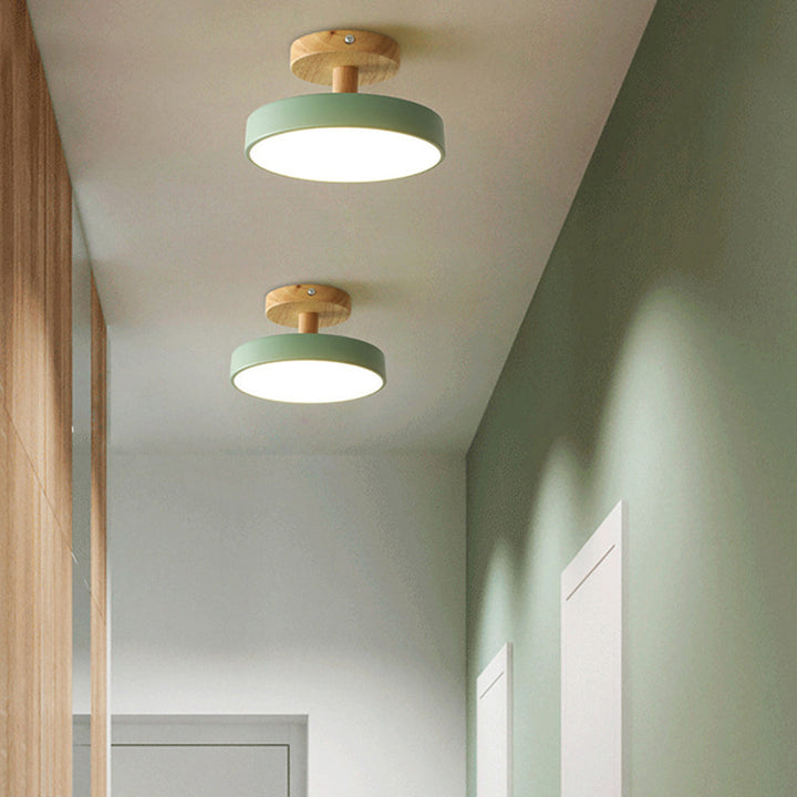 Scandinavische Plafondlamp met Houten Basis & Zacht Pastel Design