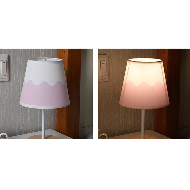 Scandinavische Moderne Houten Tafellamp met Geïntegreerde LED – USB Plug-In