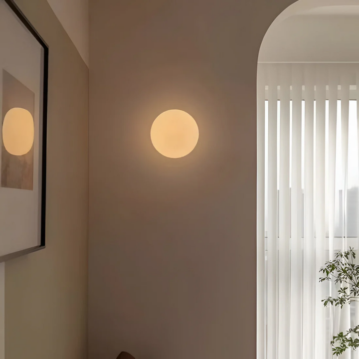 Moderne glazen wandlamp met warm LED-licht en Minimalistisch Design