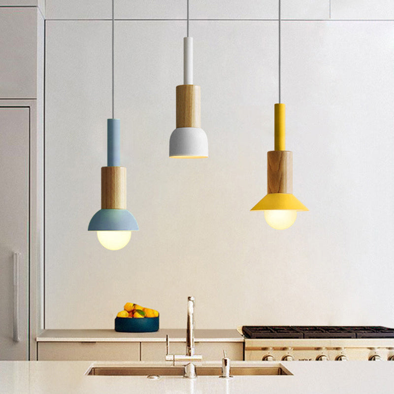 Scandinavische Houten Hanglamp met Kleurrijk Design