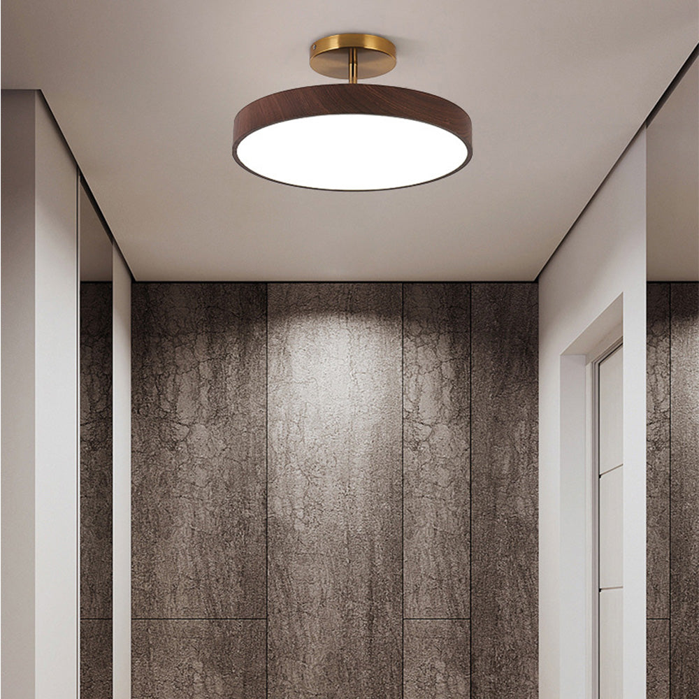 Scandinavische Plafondlamp met Houtlook & Goudkleurig Montuur