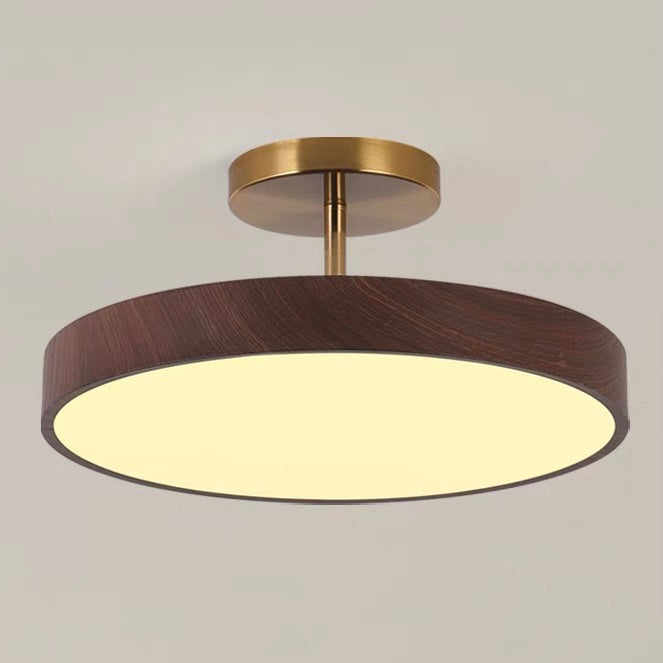 Scandinavische Plafondlamp met Houtlook & Goudkleurig Montuur