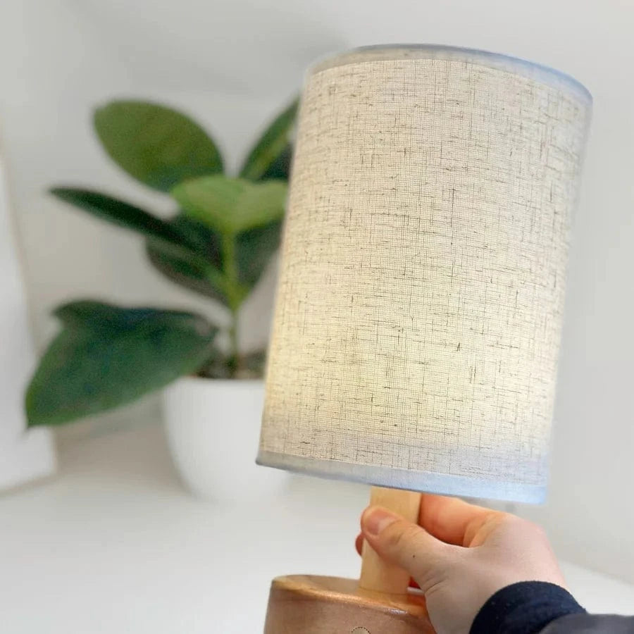LumaGlow™ Scandinavische draadloze tafellamp van hout en linnen