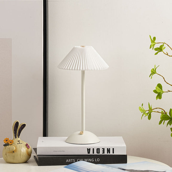 LumaGlow™ Scandinavische tafellamp met USB-laadpoort