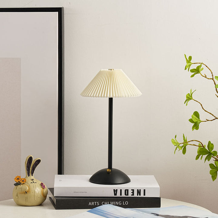 LumaGlow™ Scandinavische tafellamp met USB-laadpoort