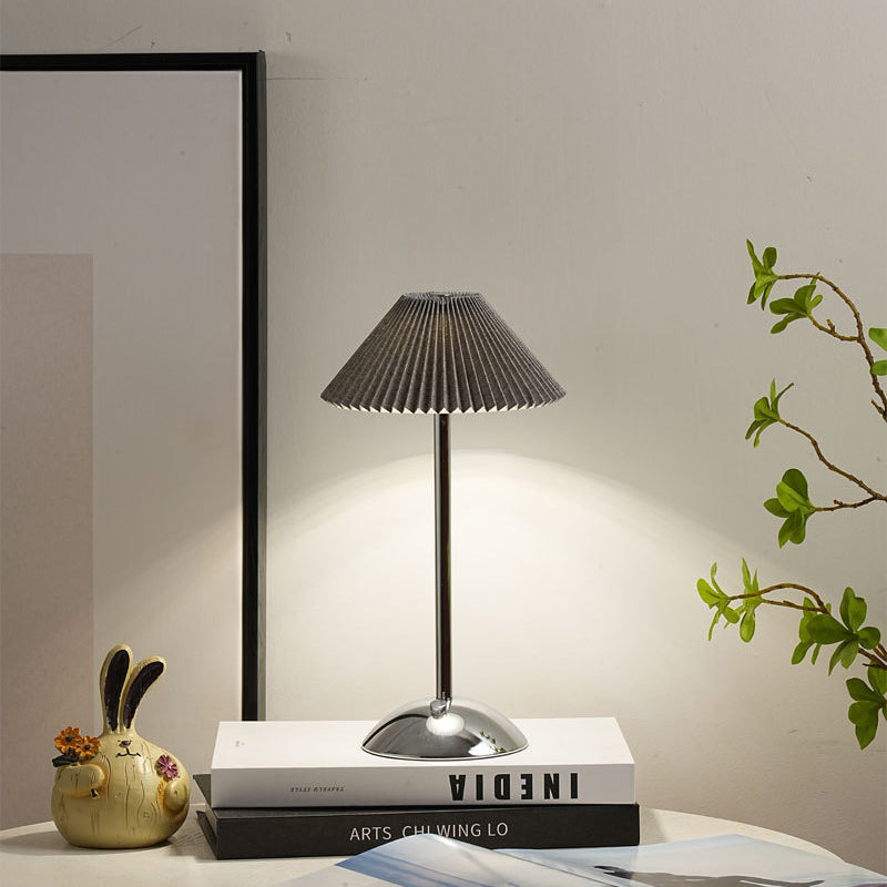 LumaGlow™ Scandinavische tafellamp met USB-laadpoort