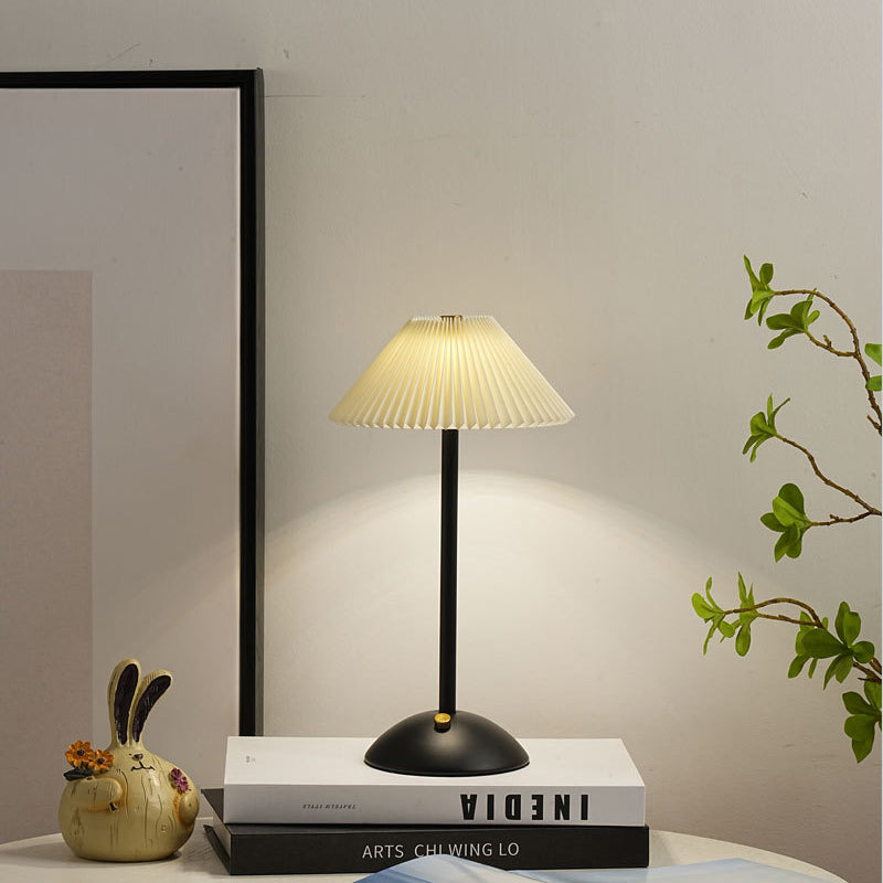 LumaGlow™ Scandinavische tafellamp met USB-laadpoort
