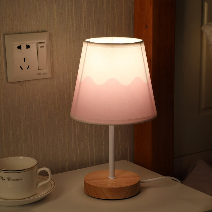 Scandinavische Moderne Houten Tafellamp met Geïntegreerde LED – USB Plug-In