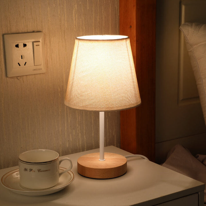 Scandinavische Moderne Houten Tafellamp met Geïntegreerde LED – USB Plug-In