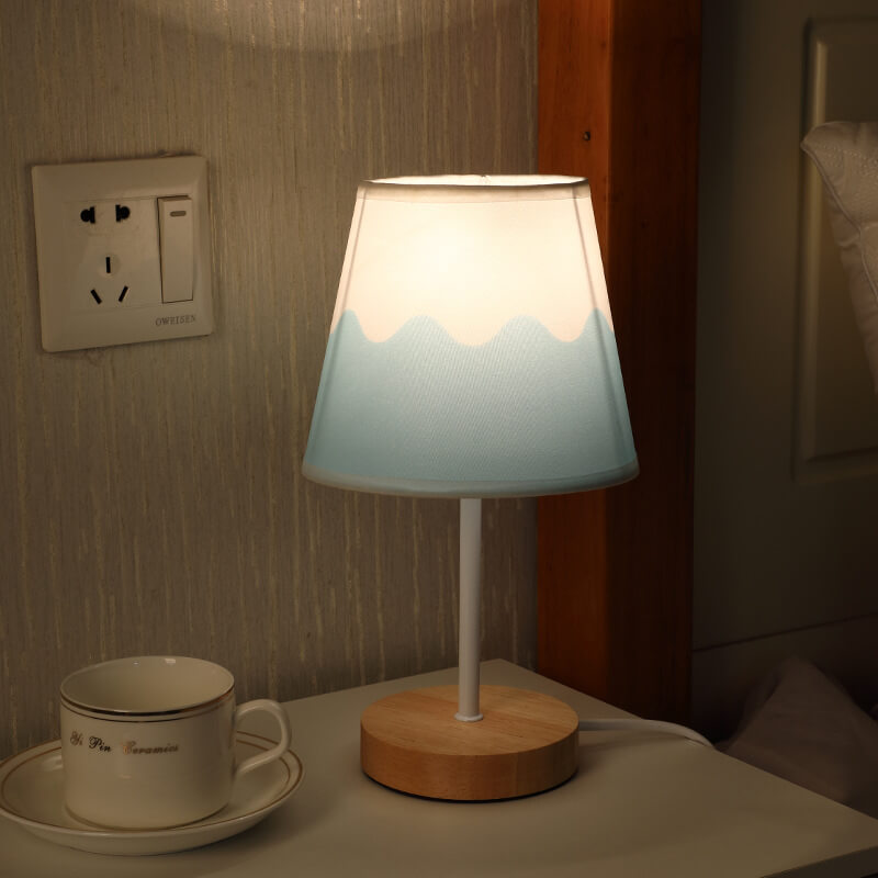 Scandinavische Moderne Houten Tafellamp met Geïntegreerde LED – USB Plug-In