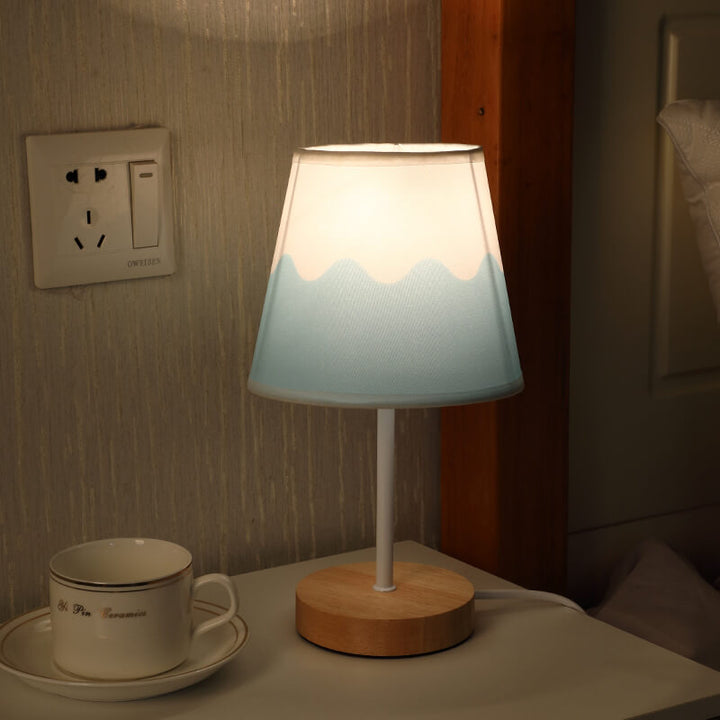 Scandinavische Moderne Houten Tafellamp met Geïntegreerde LED – USB Plug-In