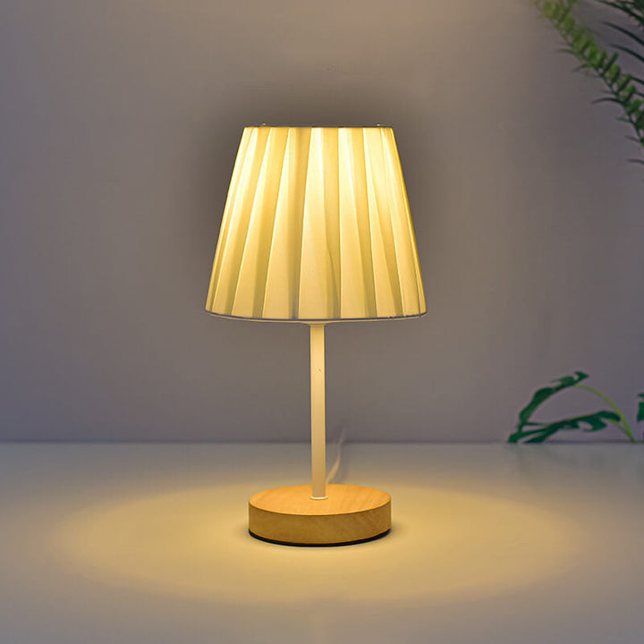 Scandinavische Moderne Houten Tafellamp met Geïntegreerde LED – USB Plug-In