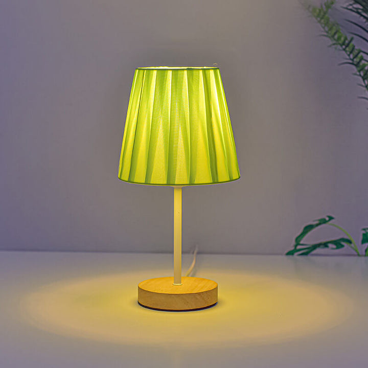 Scandinavische Moderne Houten Tafellamp met Geïntegreerde LED – USB Plug-In