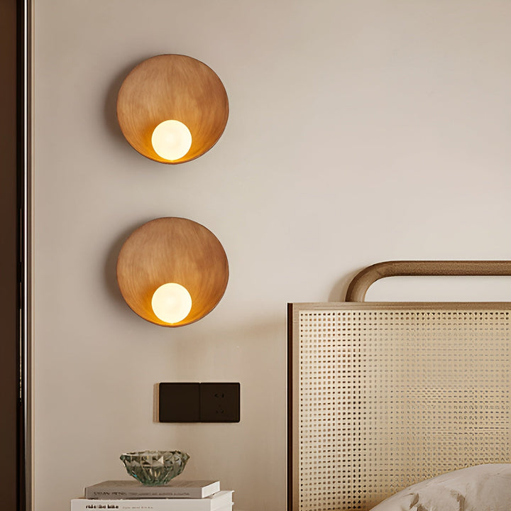 Japandi Wandlamp met Melkglas en Hout voor Warme Sfeerverlichting