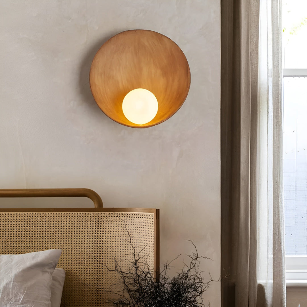 Japandi Wandlamp met Melkglas en Hout voor Warme Sfeerverlichting