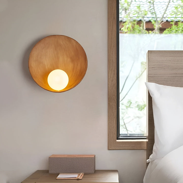 Japandi Wandlamp met Melkglas en Hout voor Warme Sfeerverlichting